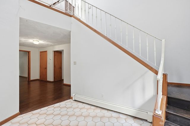 243 Oak St, Holliston, MA 01746
