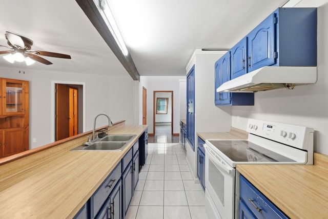 243 Oak St, Holliston, MA 01746