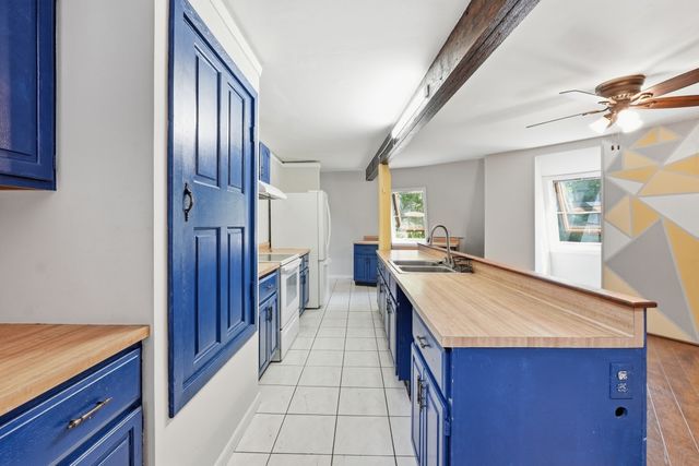 243 Oak St, Holliston, MA 01746