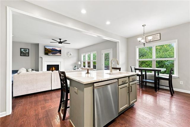 232 South Village Square, Canton, GA 30115