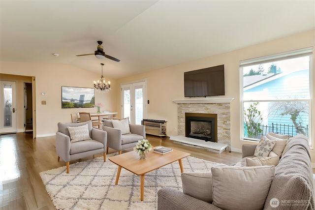 24710 11th Avenue S, Des Moines, WA 98198