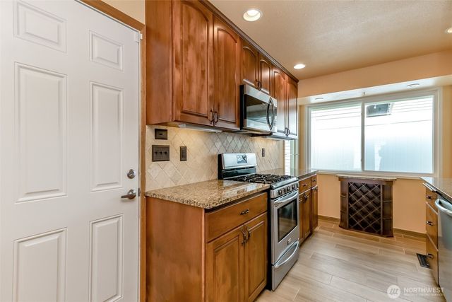 24710 11th Avenue S, Des Moines, WA 98198