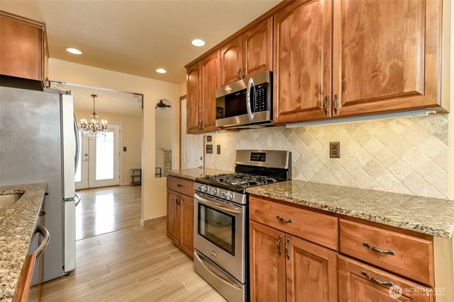 24710 11th Avenue S, Des Moines, WA 98198