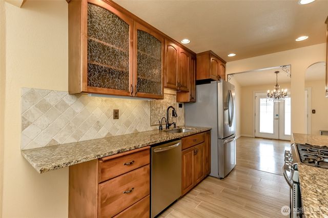 24710 11th Avenue S, Des Moines, WA 98198