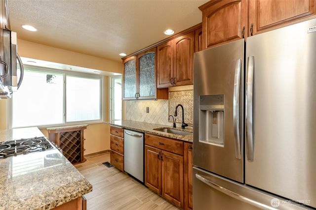 24710 11th Avenue S, Des Moines, WA 98198