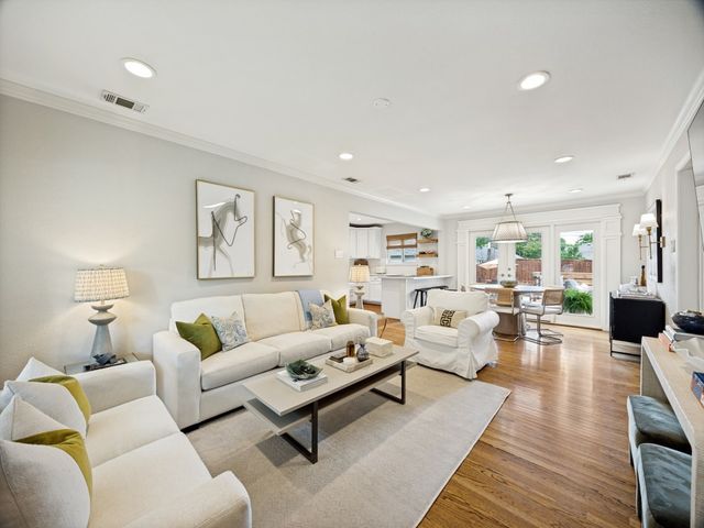 6127 Ravendale Lane, Dallas, TX 75214