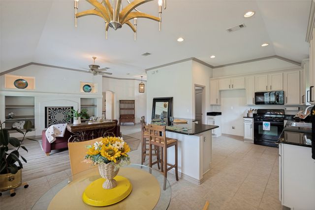 9633 Applewood Trail, Denton, TX 76207