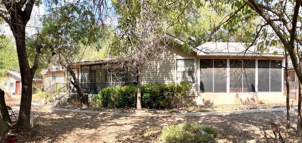 2804 Maplewood Street, Granbury, TX 76048 — photo 2