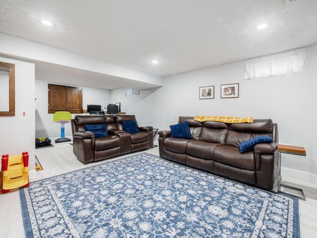 4006 Sandy Ridge Drive, Columbus, OH 43204