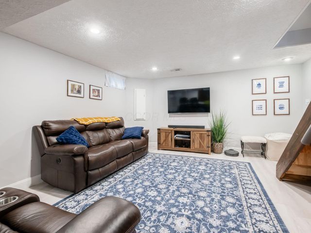 4006 Sandy Ridge Drive, Columbus, OH 43204