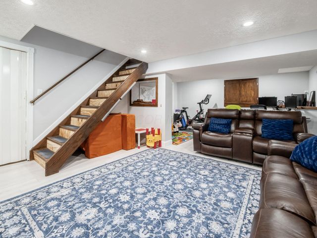 4006 Sandy Ridge Drive, Columbus, OH 43204