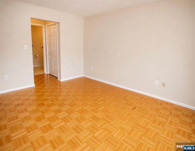 507 Windsor Drive 107, Palisades Park, NJ 07650