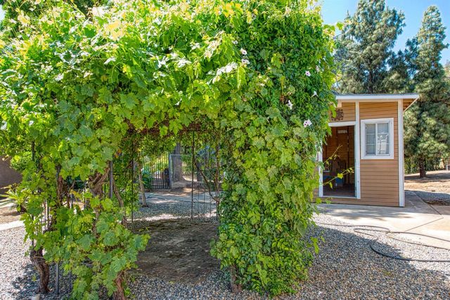 6345 N Bethel Avenue, Clovis, CA 93619
