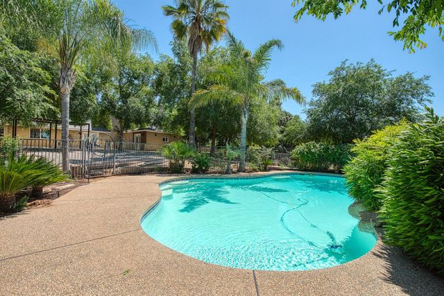 6345 N Bethel Avenue, Clovis, CA 93619