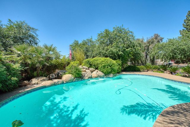 6345 N Bethel Avenue, Clovis, CA 93619