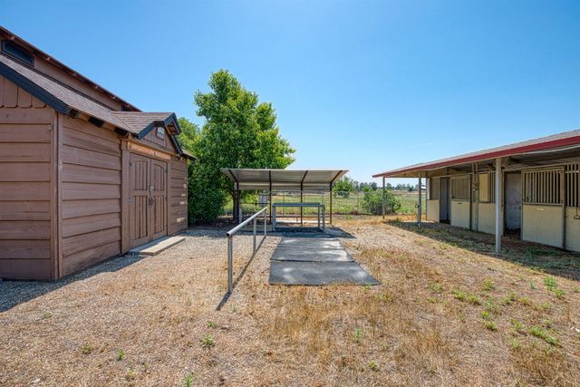 6345 N Bethel Avenue, Clovis, CA 93619