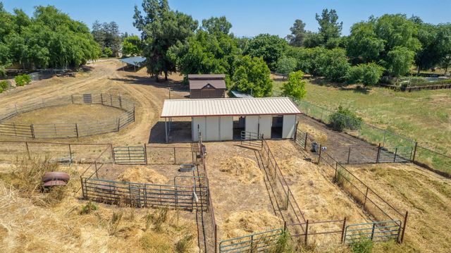 6345 N Bethel Avenue, Clovis, CA 93619