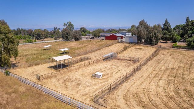 6345 N Bethel Avenue, Clovis, CA 93619