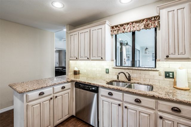 2126 Nob Hill, Carrollton, TX 75006