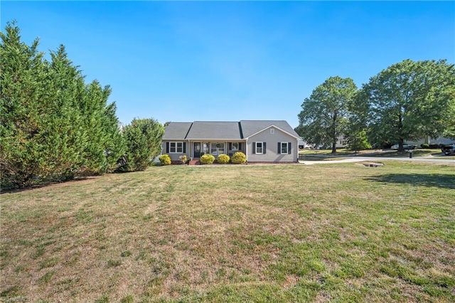 102 Birchwood Court, Trinity, NC 27370