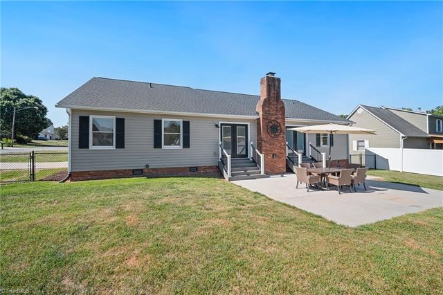 102 Birchwood Court, Trinity, NC 27370