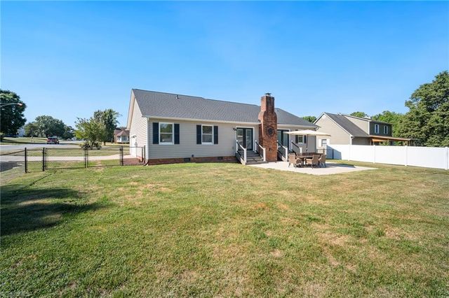 102 Birchwood Court, Trinity, NC 27370