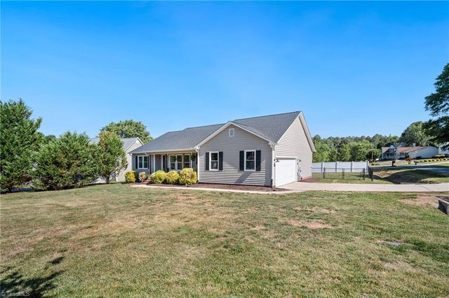 102 Birchwood Court, Trinity, NC 27370