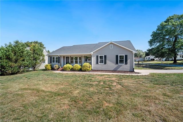 102 Birchwood Court, Trinity, NC 27370