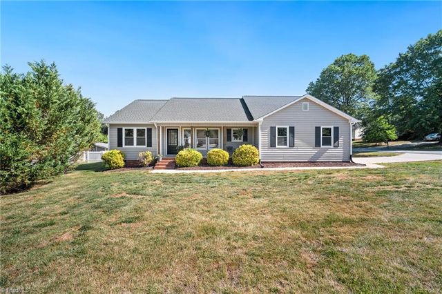 102 Birchwood Court, Trinity, NC 27370