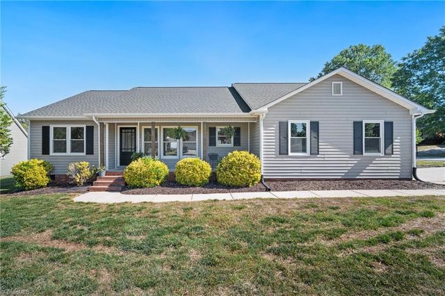 102 Birchwood Court, Trinity, NC 27370