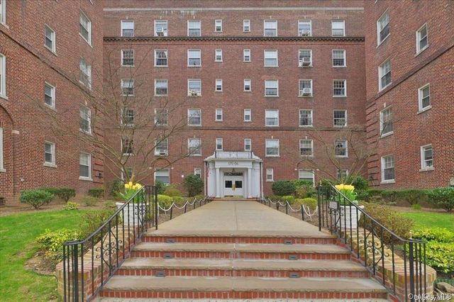 175-06 Devonshire Road 4M, Jamaica Estates, NY 11432