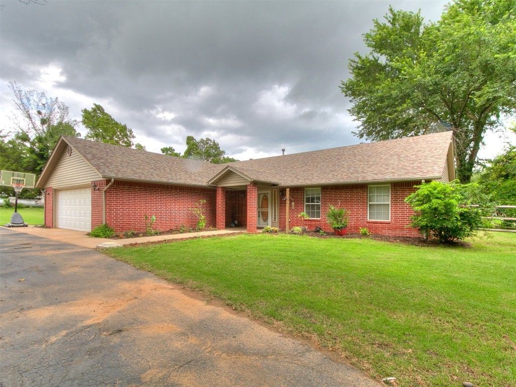 1025 Wagon Trail Lane, Goldsby, OK 73093