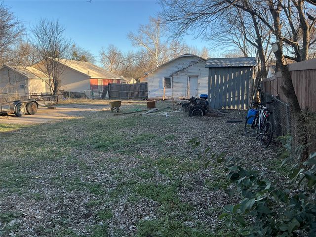 604 Poindexter Avenue, Cleburne, TX 76033