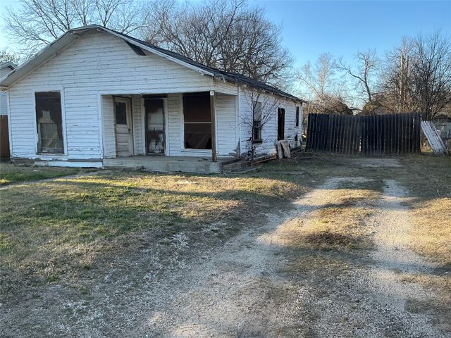 604 Poindexter Avenue, Cleburne, TX 76033