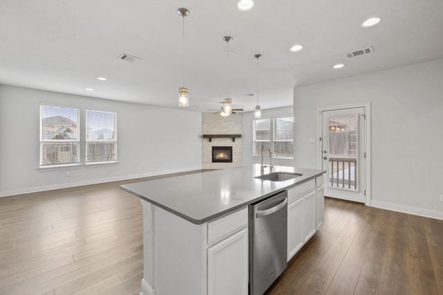 138 Fern DR, Buda, TX 78610