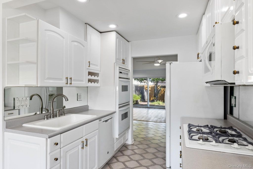 72 Kennedy Drive, West Haverstraw, NY 10993 — photo 4