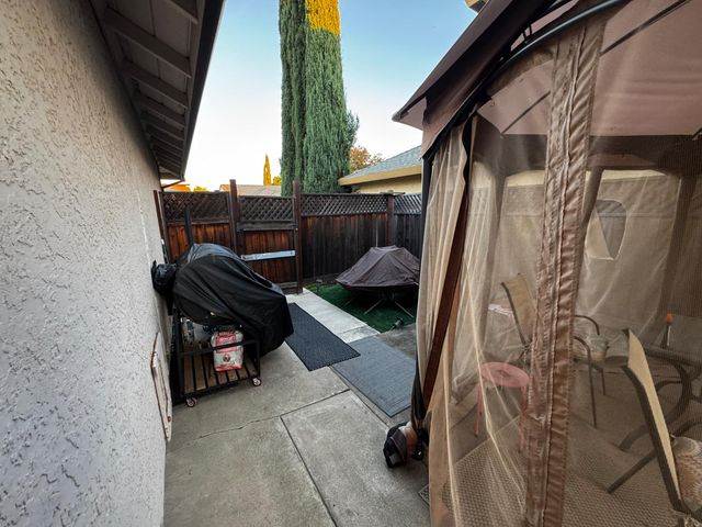 8716 Cord Way, Sacramento, CA 95828