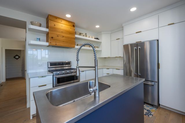 1002 Lake Boulevard, St. Joseph City, MI 49085