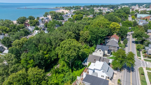1002 Lake Boulevard, St. Joseph City, MI 49085