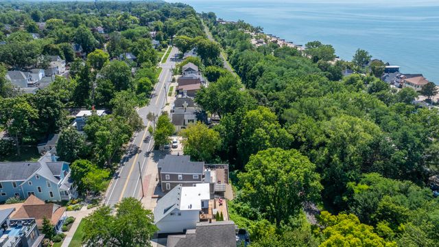 1002 Lake Boulevard, St. Joseph City, MI 49085