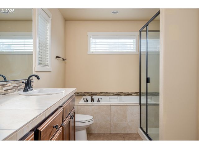 17550 Sw VANGUARD Ln, Beaverton, OR 97007