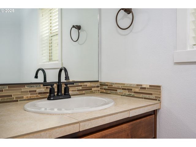 17550 Sw VANGUARD Ln, Beaverton, OR 97007