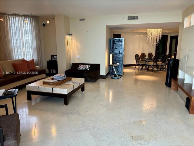 808 Brickell Key Dr 1508, Miami, FL 33131