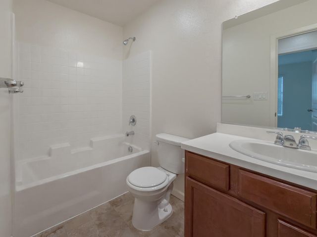 1643 N Grand Court, Visalia, CA 93292