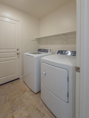 1643 N Grand Court, Visalia, CA 93292