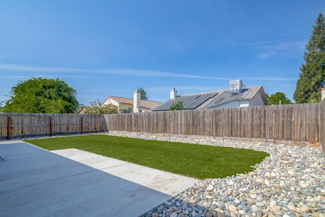 1643 N Grand Court, Visalia, CA 93292