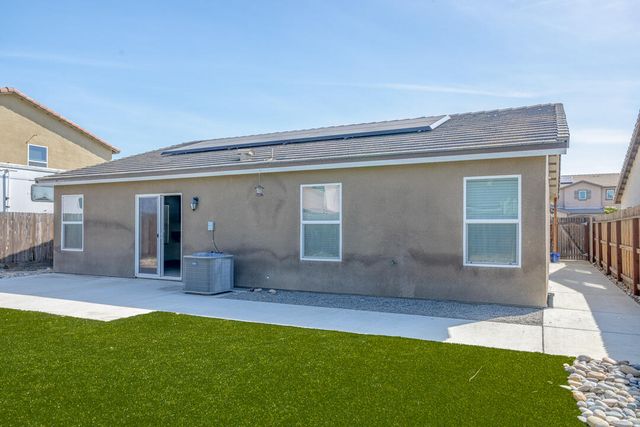 1643 N Grand Court, Visalia, CA 93292