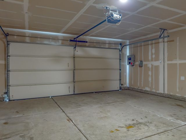 1643 N Grand Court, Visalia, CA 93292