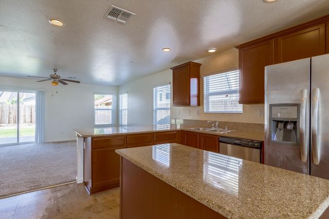 1643 N Grand Court, Visalia, CA 93292