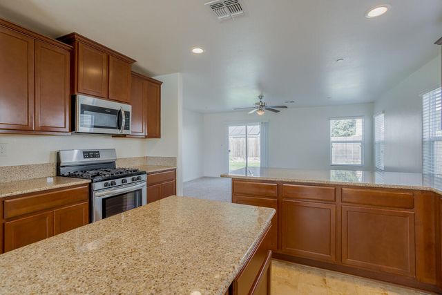 1643 N Grand Court, Visalia, CA 93292